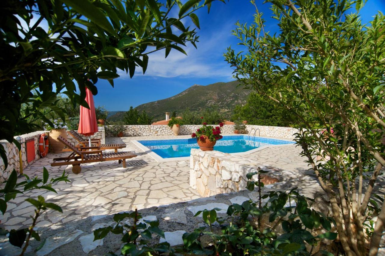 Koutsoypia Stone House *