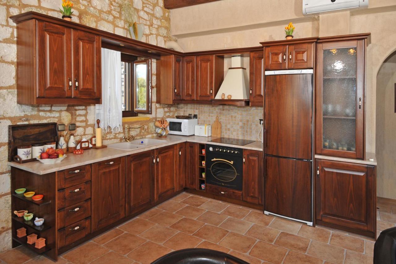 Koutsoypia Stone House